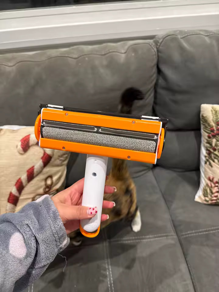 Furélyo™ – Hair Collector Brush with Reservoir
